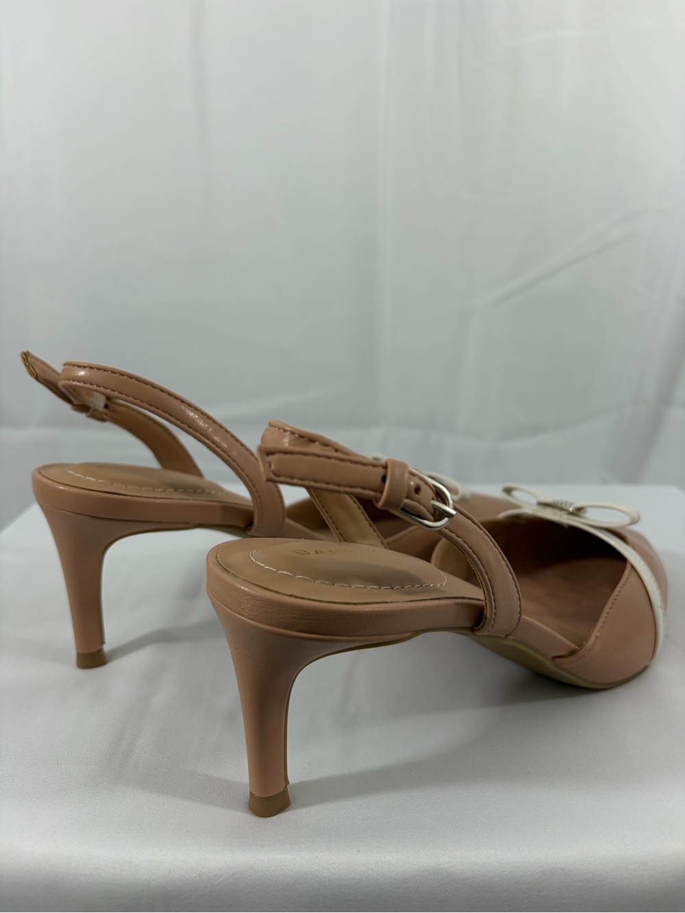 NWT Bandolino Women’s Size 5.5 Tan Pointed Toe Slingback Heels with White Accent - Picture 5 of 8